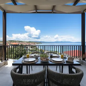 https://blue-whisper-luxury-living-suites.hotelschalkidiki.net